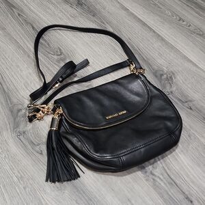 Like New Michael Kors Black Pebbled Leather Bedford Crossbody Bag